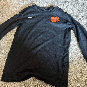 Nike orange paw, youth medium